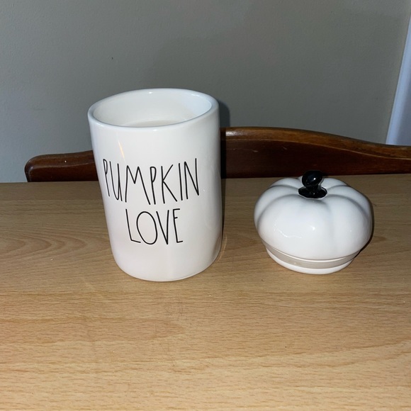Rae Dunn PUMPKIN LOVE Candle with Pumpkin Topper - Picture 7 of 9